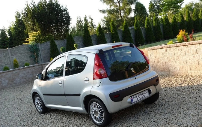 Peugeot 107 cena 8900 przebieg: 200000, rok produkcji 2006 z Janikowo małe 121